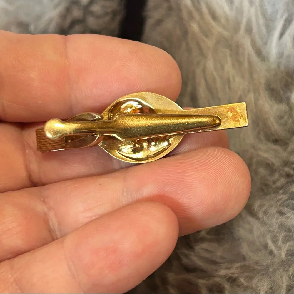 Vintage gold tone USMC alligator tie bar clip